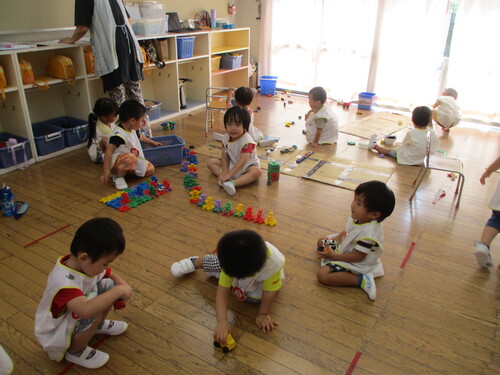 部屋でのあそび