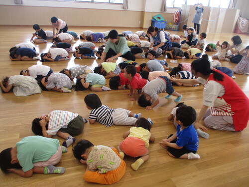 遊戯室での集まり